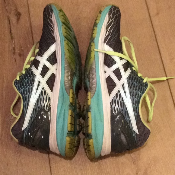 ASICS Ladies 6 1/2 Gel Nimbus 18 running shoes - Picture 3 of 6